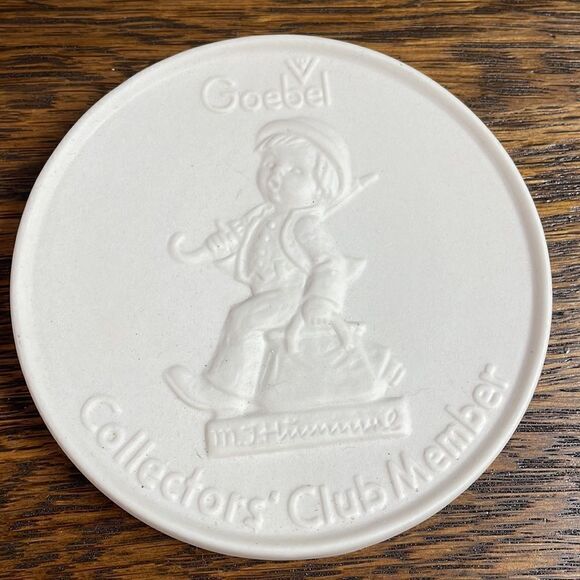 Goebel Hummel Ceramic Collectors Club Discs/Plates , 4 total, Vintage 70’s - Picture 2 of 10
